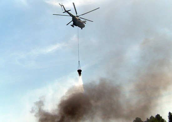 Экипажи вертолетов Ми-8 Западного военного округа провели учение по тушению лесных пожаров в Ленинградской области - «Минобороны»