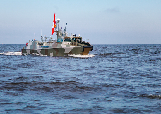 Первый экспериментальный женский экипаж патрульного катера типа «Раптор» проходит курс навигации в Объединенном учебном центре ВМФ - «Минобороны»