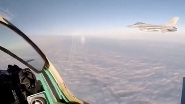 Пилот МиГ-31 снял на видео встречу с F-16. «Минздрав»