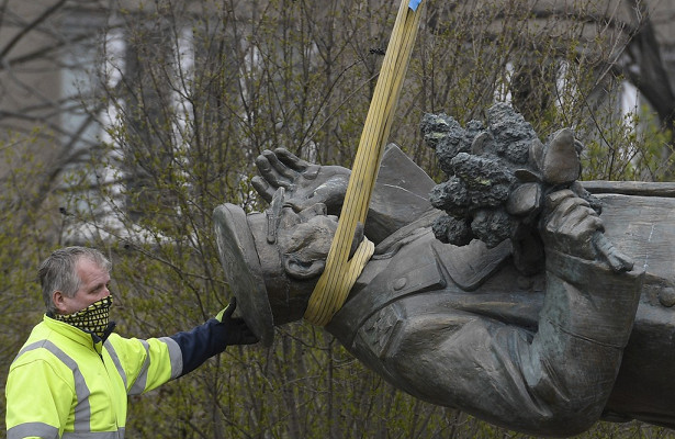«Провокационные действия»: в Чехии снесли памятник маршалу Коневу&nbsp - «МИД России»