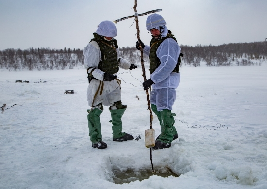 Саперы отдельного морского инженерного полка Северного флота провели в Заполярье учение по подрыву льда - «Минобороны»