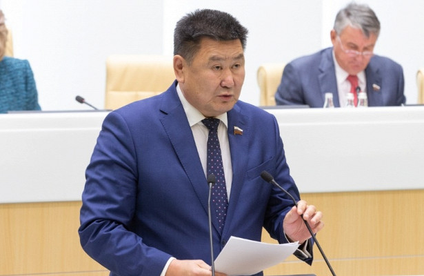 Сенатор Мархаев: не вводя ЧС и карантин, власти пытаются уйти от ответственности. «Госдума»