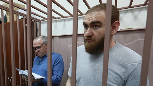 Суд продлил арест экс-сенатора Арашукова и его отца. «Совет Федерации»