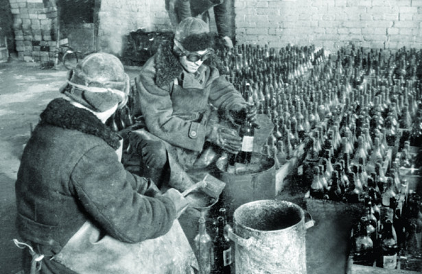 Тыльная сторона войны: в войну нижегородский завод шампанских вин делал «огненные коктейли»&nbsp - «Минобороны»