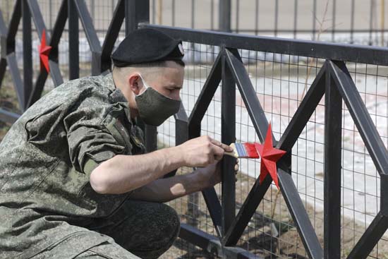 В Бурятии военнослужащие ВВО приступили к восстановлению памятника Героям Великой Отечественной войны - «Минобороны»