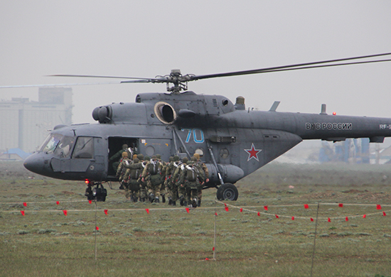В Дагестане с морскими пехотинцами Каспийской флотилии проводится полевой сбор по тактико-специальной и воздушно-десантной подготовке - «Минобороны»