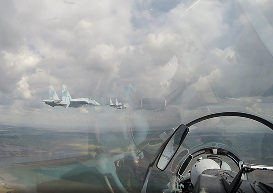 В Новороссийске прошла первая групповая тренировка демонстрационного пролета авиации в честь Дня Победы - «Минобороны»