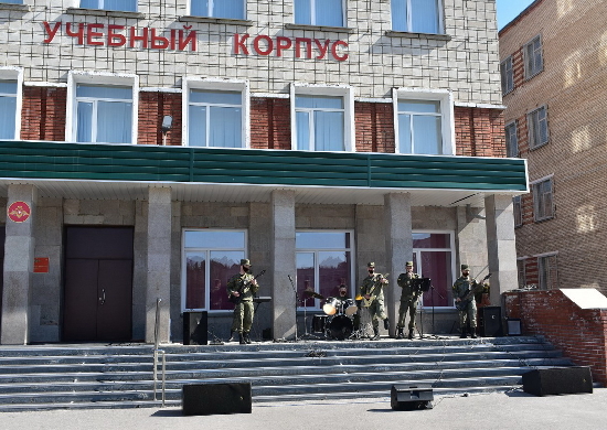 В Новосибирском высшем военном командном училище состоялся концерт на открытом воздухе - «Минобороны»