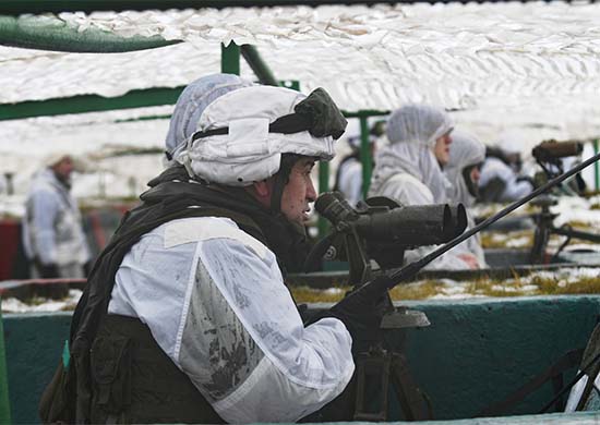 Военнослужащие общевойсковой армии ЗВО получили свыше тысячи радиостанций 6 поколения «Азарт» - «Минобороны»