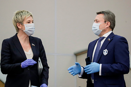 Депутаты Госдумы начали носить специальные значки для «отпугивания» коронавируса. «Госдума»