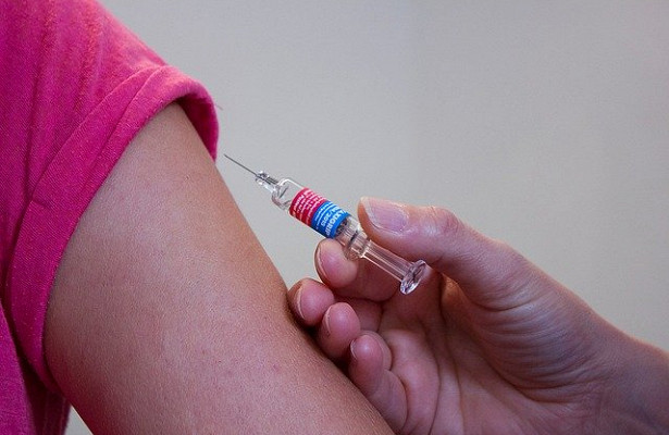 Детей без прививок хотят запретить пускать в школы и детсады. «Совет Федерации»