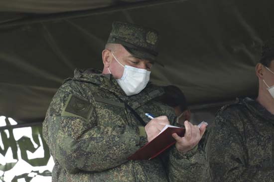 Командующий Воздушно-десантными войсками генерал-полковник Андрей Сердюков проинспектировал полигоны Тульского гвардейского соединения ВДВ в Рязанской области - «Минобороны»