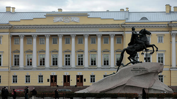 Матвиенко и Беглов возложили цветы к памятнику Петру Первому - «Совет Федерации»