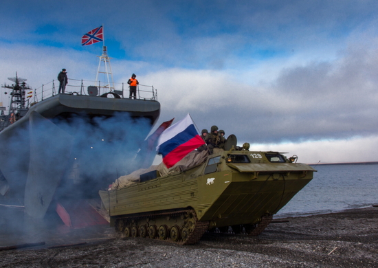 Морские пехотинцы Северного флота провели бой за высадку на арктическом побережье - «Минобороны»