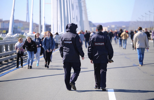 Полицейским разрешат заходить в дома россиян и вскрывать авто. «Госдума»