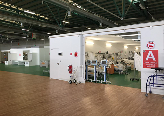 Российские военные медики нашли общий язык с персоналом и пациентами полевого госпиталя в Бергамо - «Минобороны»