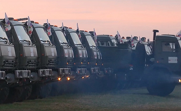 Шестая колонна с военнослужащими и спецтехникой МО РФ покинули Бергамо. «Минобороны»