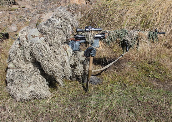 Скоростную тактику поражения мишеней на общевойсковом полигоне отработали курсанты-снайперы ВВО в Хабаровском крае - «Минобороны»