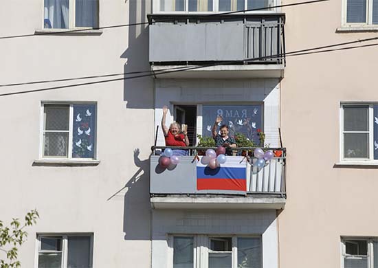 Военный оркестр в Бурятии исполнил песни военных лет на улицах Улан-Удэ - «Минобороны»