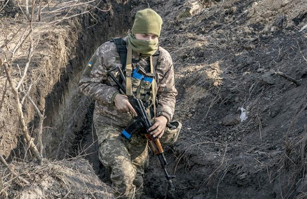 Война в Донбассе: И винтовки есть, да стрелки побиты. Или разбежались. «Минобороны»