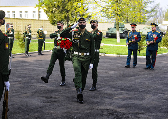 Более 10 тыс. военнослужащих танковой армии ЗВО приняли участие во Всероссийской акции «Свеча памяти» - «Минобороны»