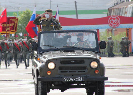 Более 3000 военнослужащих Хабаровского гарнизона участвовали в тренировке Парада Победы в Хабаровске - «Минобороны»