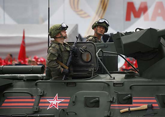 Более 400 единиц боевой техники подготовлено к участию в военных парадах в 10 гарнизонах ЮВО - «Минобороны»