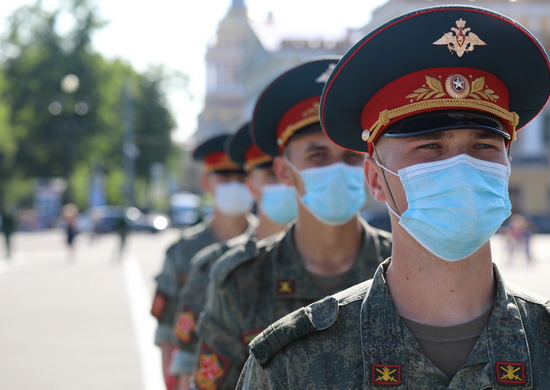 Более 4,5 тыс. военнослужащих ЗВО приняли участие в первой сводной тренировке военного парада в Санкт-Петербурге - «Минобороны»