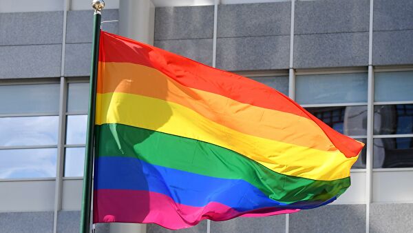 Флаг ЛГБТ вывесили на.еще.одном посольстве в.Москве&nbsp «МИД России»
