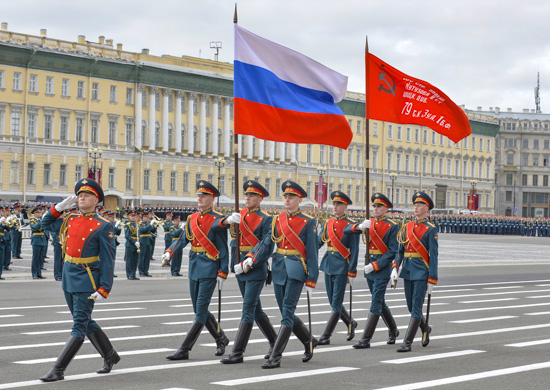 Генеральная репетиция военного парада состоялась в Санкт-Петербурге на Дворцовой площади - «Минобороны»