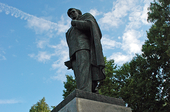 Литовские консерваторы потребовали убрать из центра Вильнюса памятник писателю Пятрасу Цвирке. «Минкультуры»