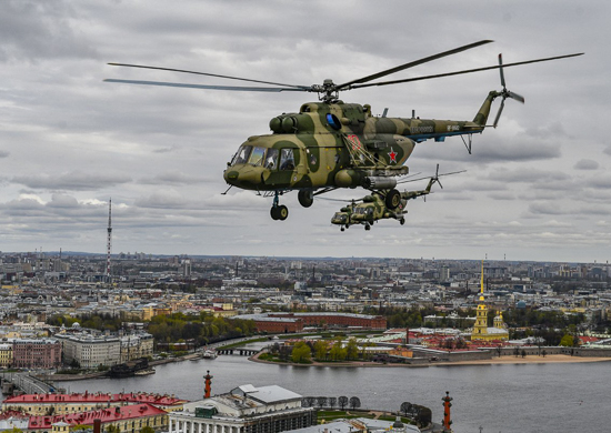 Над Санкт-Петербургом прошла репетиция воздушной части парада Победы - «Минобороны»
