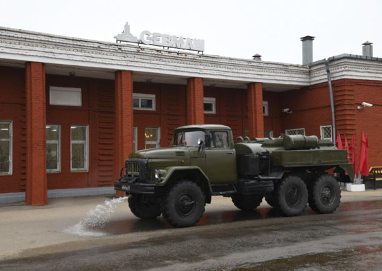 Подразделения РХБ защиты Беломорской военно-морской базы Северного флота продезинфицировали военкоматы и строящиеся корабли - «Минобороны»