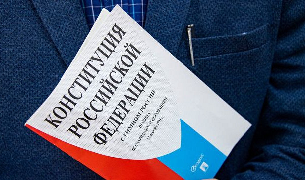 Политолог объяснил отношение оппозиции к плебисциту по Конституции. «Совет Федерации»