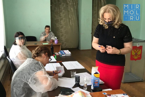 Руководитель Минкультуры Дагестана Зарема Бутаева приняла участие в.голосовании по.поправкам в.Конститую РФ&nbsp «Минкультуры»