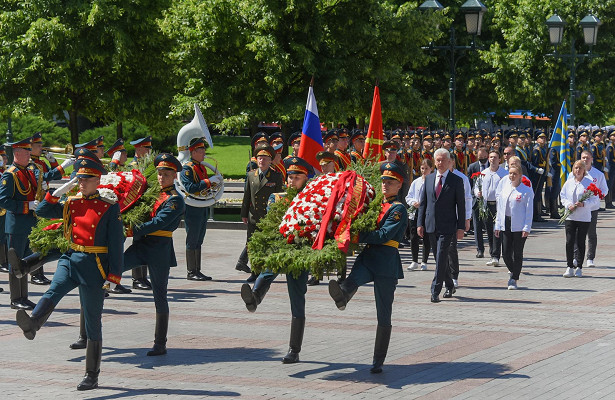 Сергей Собянин возложил венки в.День памяти и.скорби&nbsp «Минобороны»