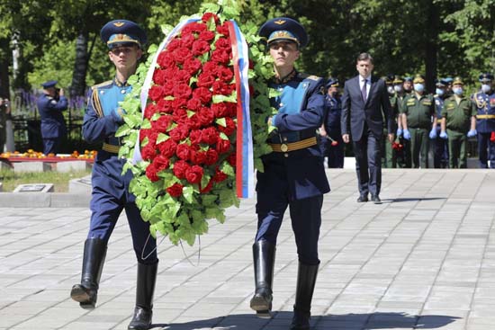 В День памяти и скорби военнослужащие Воздушно-десантных войск приняли участие в возложении венков к воинским мемориалам - «Минобороны»