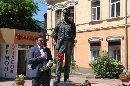 В Иркутске почтили память первого губернатора Иркутской области Юрия Ножикова. «Госдума»