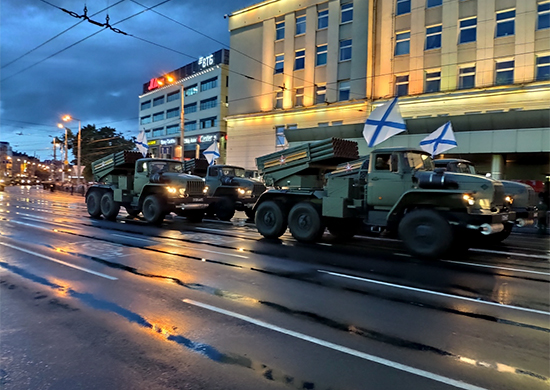 В Калининграде прошла первая ночная репетиция военного парада - «Минобороны»