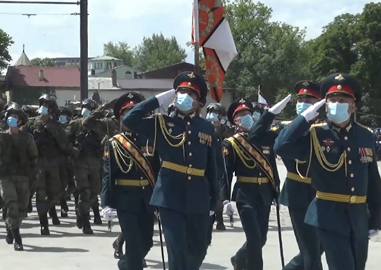 Во Владикавказе провели репетицию парада Победы с привлечением военной техники и авиации ЮВО - «Минобороны»