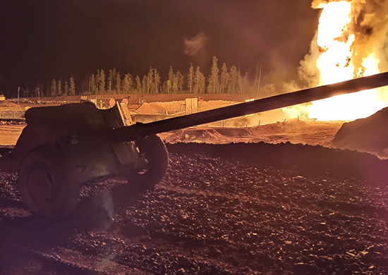 Военнослужащие ЦВО обеспечили ликвидацию пожара на нефтяной скважине в Иркутской области - «Минобороны»