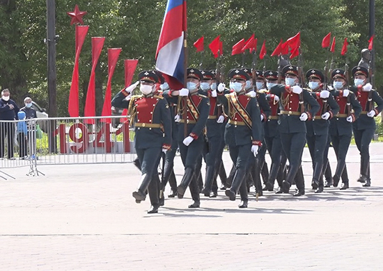 Военнослужащие ЦВО поздравят 18 уральских ветеранов персональными торжественными маршами - «Минобороны»