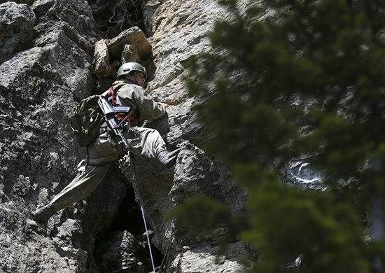 Военнослужащие ЦВО, участвующие окружном этапе конкурса «Эльбрусское кольцо», преодолели горную полосу препятствий - «Минобороны»