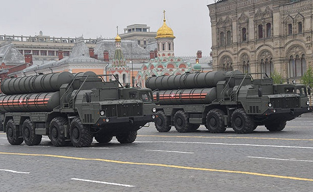 Военные начали переводить технику перед парадом Победы из подмосковного Алабино в Москву. «Минобороны»