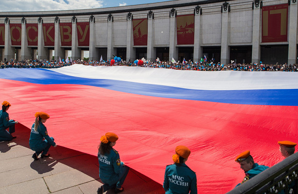 Вологжан приглашают присоединиться к созданию масштабной мозаики из флагов России. «Минкультуры»