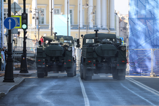 Более 1,5 тонн дезраствора применили военнослужащие общевойсковой армии ЗВО для обработки Санкт-Петербурга перед тренировкой парада - «Минобороны»