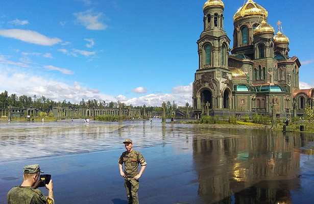 Дочь Путина и.Михалков пожертвовали деньги на.главный храм вооруженных сил&nbsp «Минобороны»