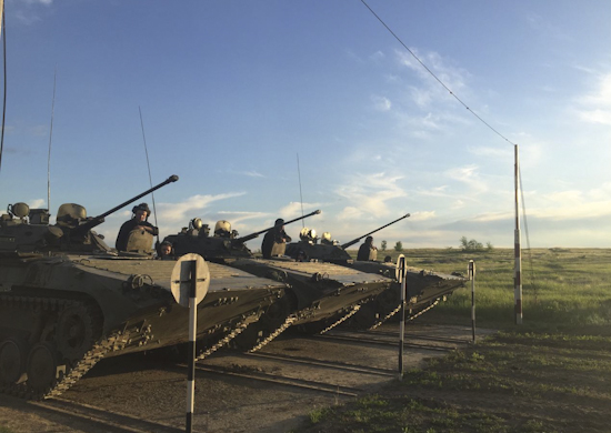 Камышинские десантники совершенствуют навыки вождения боевых машин - «Минобороны»