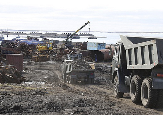 Около 200 тонн мусора собрали военные экологи ЦВО на полуострове Ямал - «Минобороны»