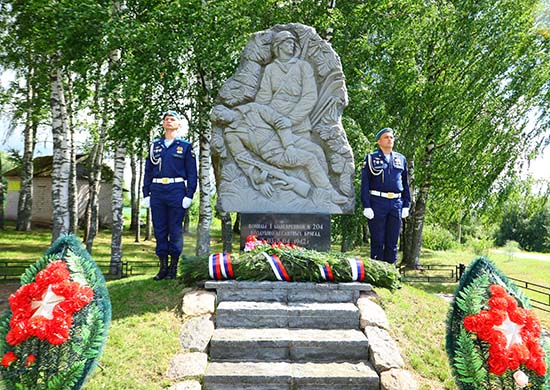 Псковские десантники провели торжественно-памятное мероприятие в п. Демянске Новгородской области - «Минобороны»